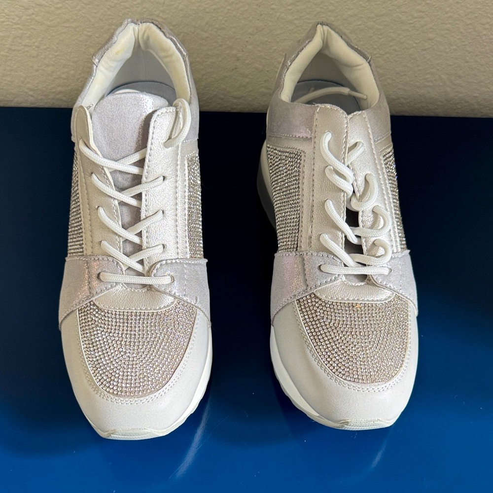 NWOB Steve Madden Hysteria rhinestone sneakers